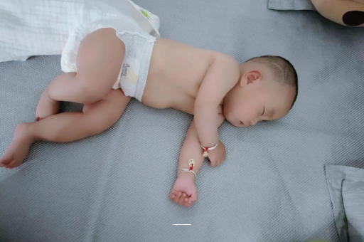 磁县宝宝头上长痱子 磁县宝宝头上长痱子